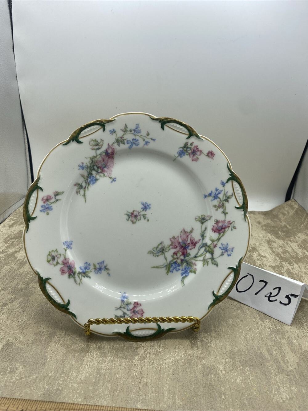 HAVILAND LIMOGES FRANCE LUNCHEON/SALAD PLATE, PINK GREEN & BLUE FLOWERS 8.5”